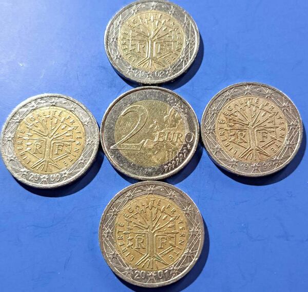 Vendo lote 4 monedas de 2 € de toda la colección de esta moneda de 2 € en Francia de 1999 al 2002.