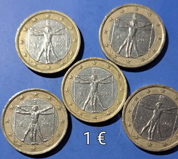 ●● Vendo un lote de 5 monedas de Italia de 1 € todas del 2002.