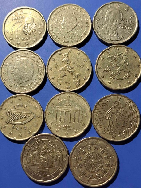 08☆☆Vendo lote de 11 monedas, (higienizadas) de 20 c de € de distintos países.Ver fotos y descripción.