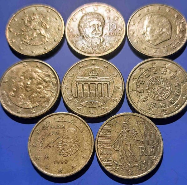 13☆☆Vendo lote de 8 monedas, (higienizadas) de 10 c de € de distintos países.Ver fotos y descripción.