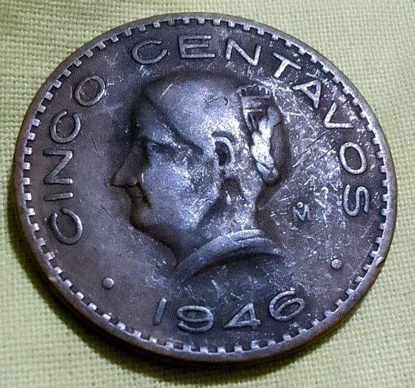 Cinco centavos de México del año 1946.