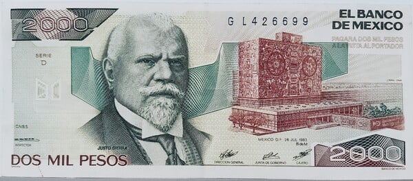 2000 Pesos