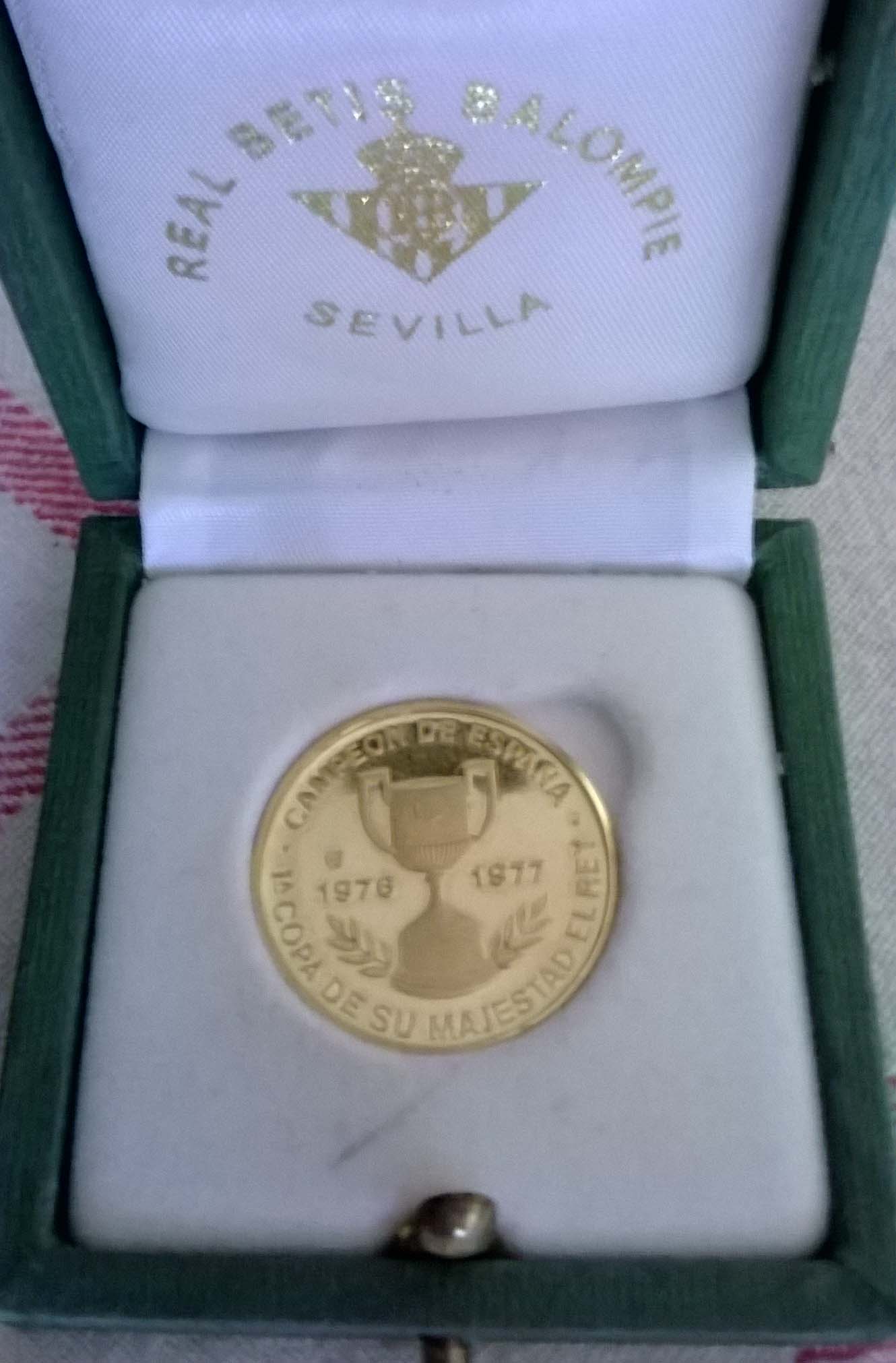 Foto 1 Nicht identifizierte Münze: Moneda r betis de oro 1977  1ª copa del rey